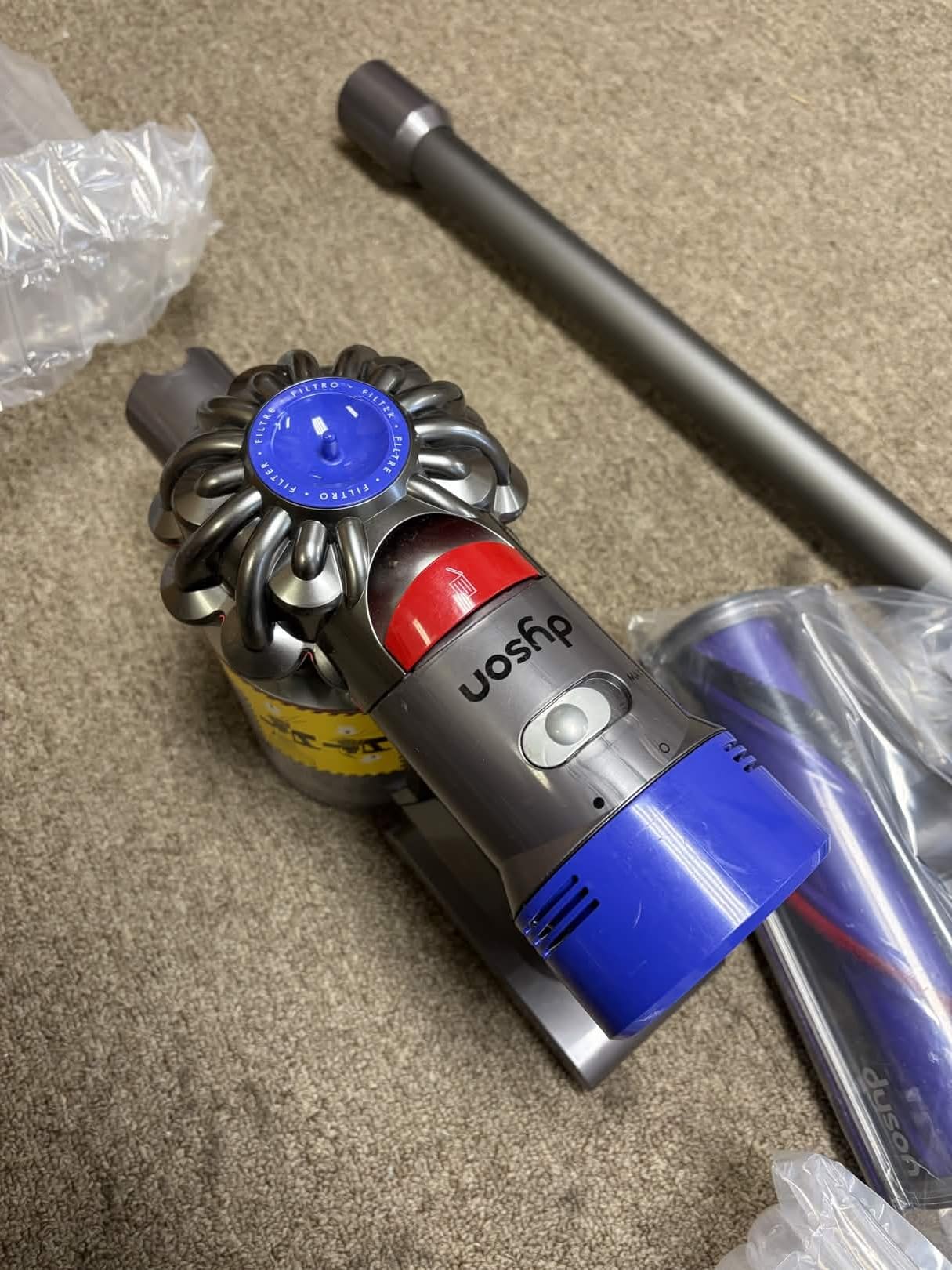 Dyson V8 Animal Pro コードレス掃除機 ダイソン Amazon.com - dyson V8 Animal+ Cord-Free Vacuum, Iron/Sprayed